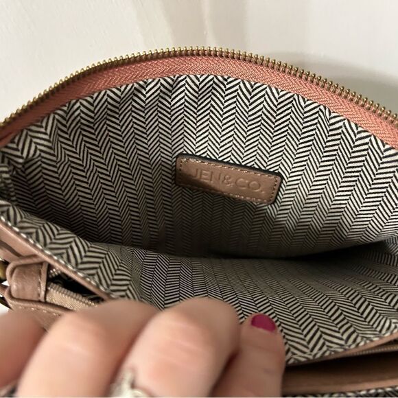 Jen and co crossbody - Picture 5 of 8